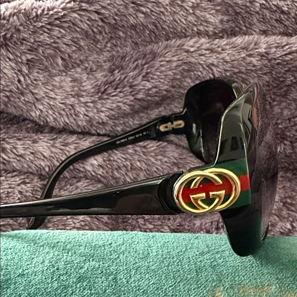 Gucci Women's Black Sunglasses - Picture 5 of 5
